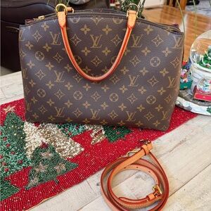 Louis Vuitton Monogram Grand Palais